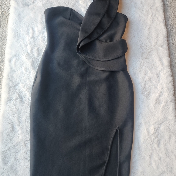 Chic One-Shoulder Black Ruffle Bodycon Dress - Picture 10 of 12
